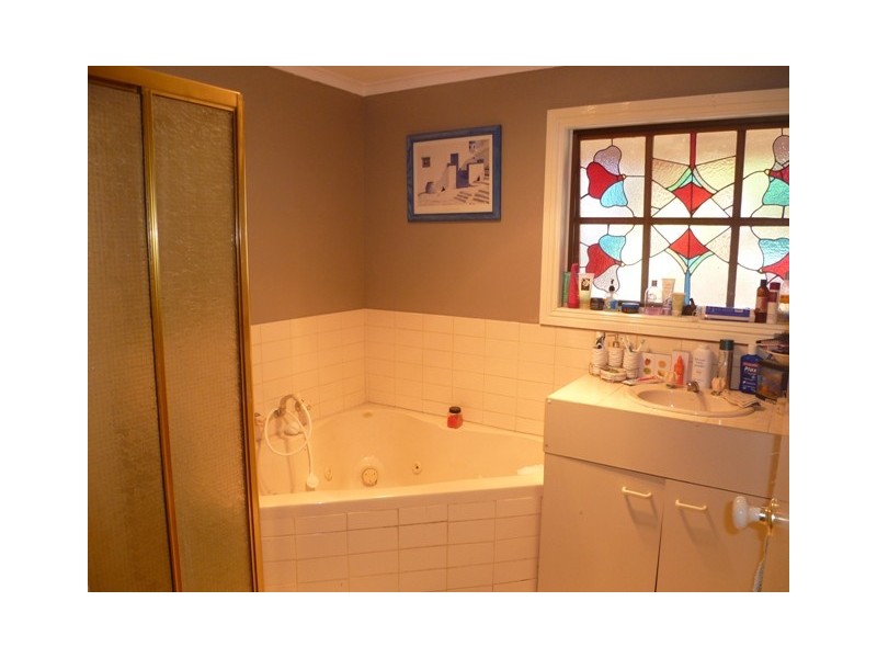 83 Bank Street, Howlong NSW 2643