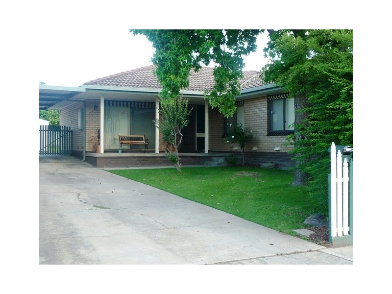 8 Gayview Drive, Wodonga VIC 3690