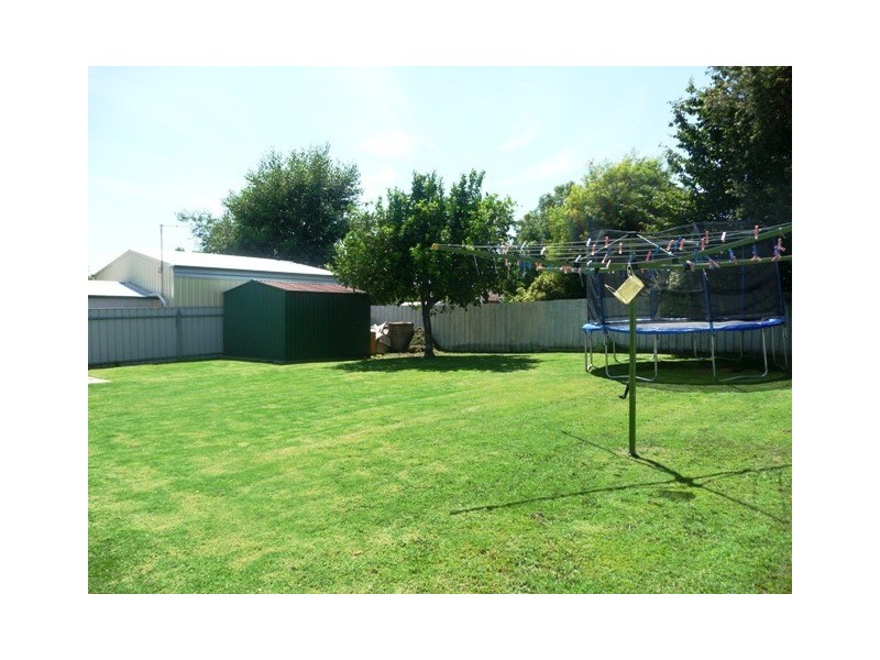 8 Gayview Drive, Wodonga VIC 3690