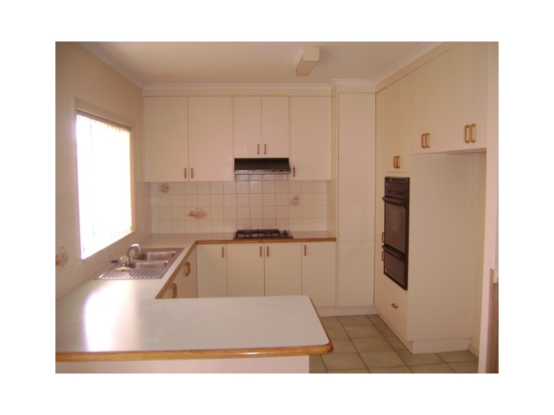 2/15 Edinburgh Circuit, Wodonga VIC 3690