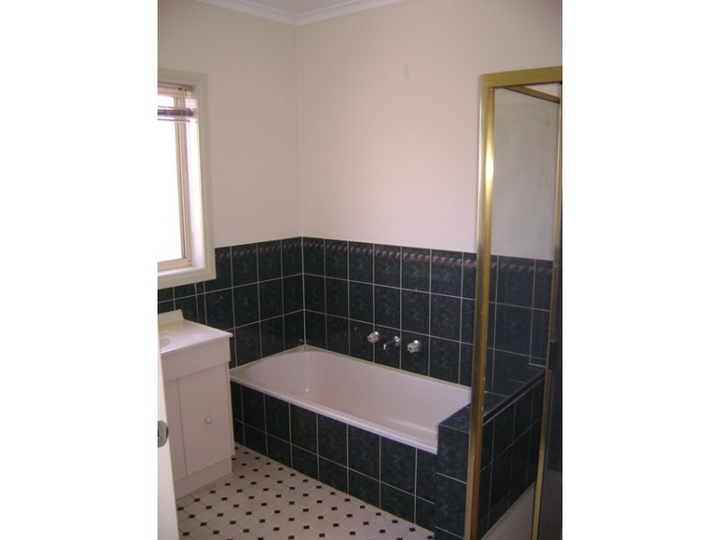 2/15 Edinburgh Circuit, Wodonga VIC 3690