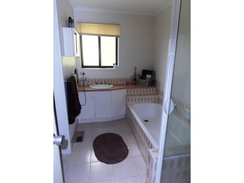 8 Wiltshire Crescent, Wodonga VIC 3690