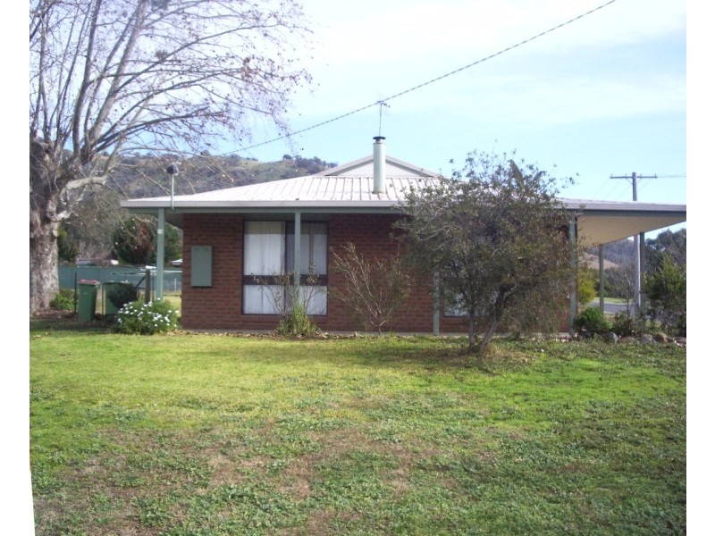 13 Quonoey Rd, Kiewa VIC 3691