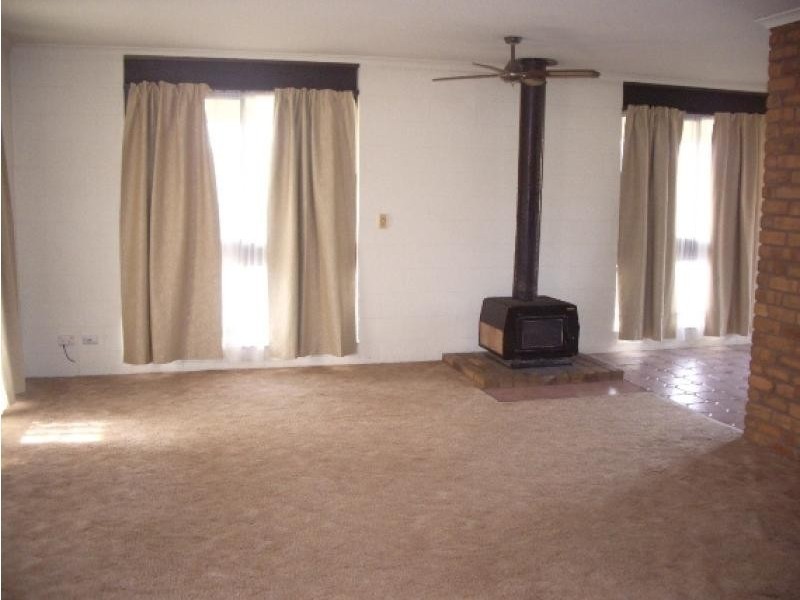 13 Quonoey Rd, Kiewa VIC 3691