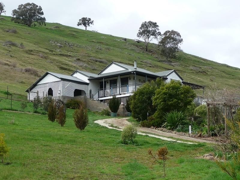 15 Yabba Road, Tallangatta East VIC 3700