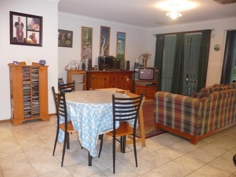 1 Falcon Circuit, Wodonga VIC 3690
