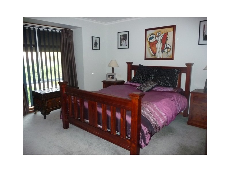 1 Falcon Circuit, Wodonga VIC 3690