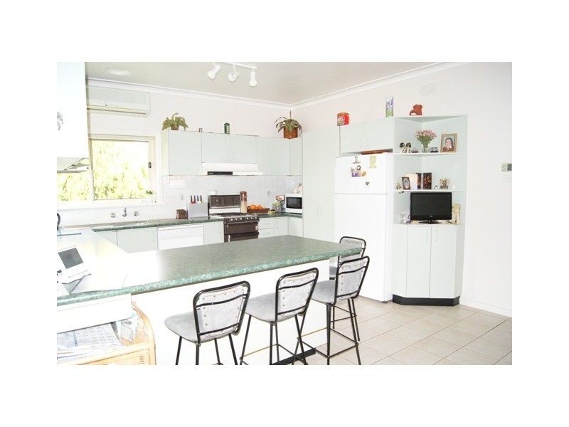 4 Howards Road, Baranduda VIC 3691