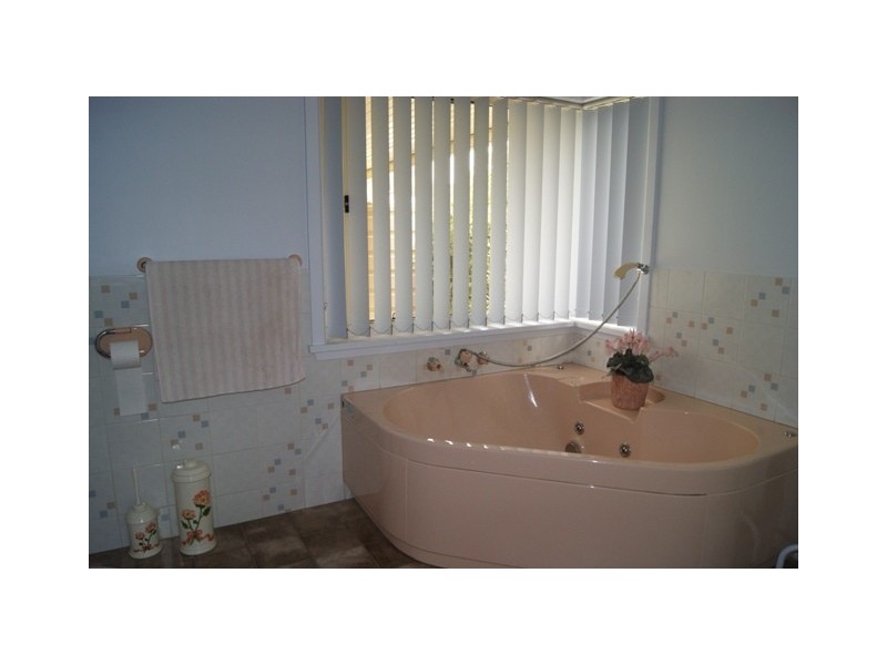 4 Howards Road, Baranduda VIC 3691