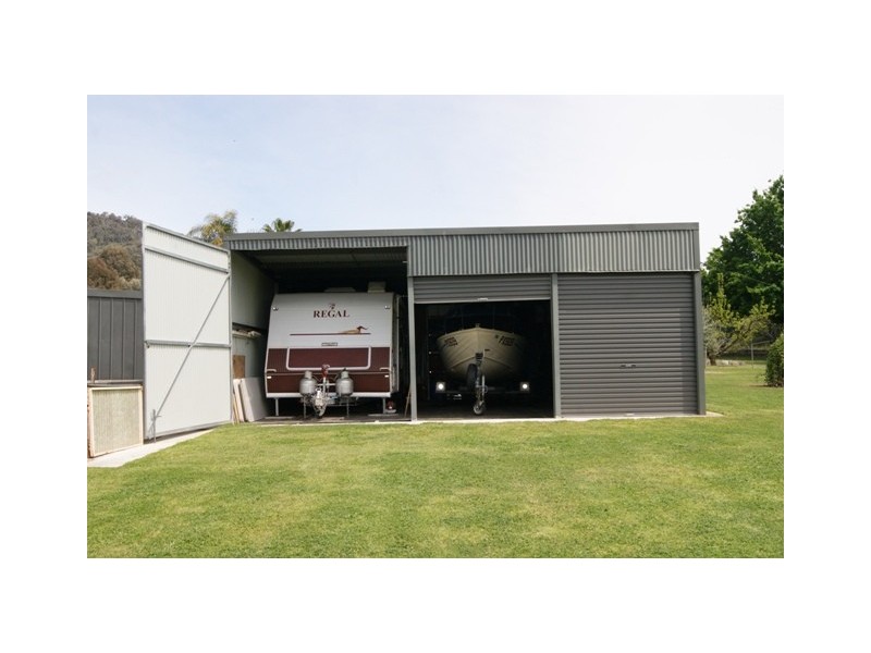 4 Howards Road, Baranduda VIC 3691