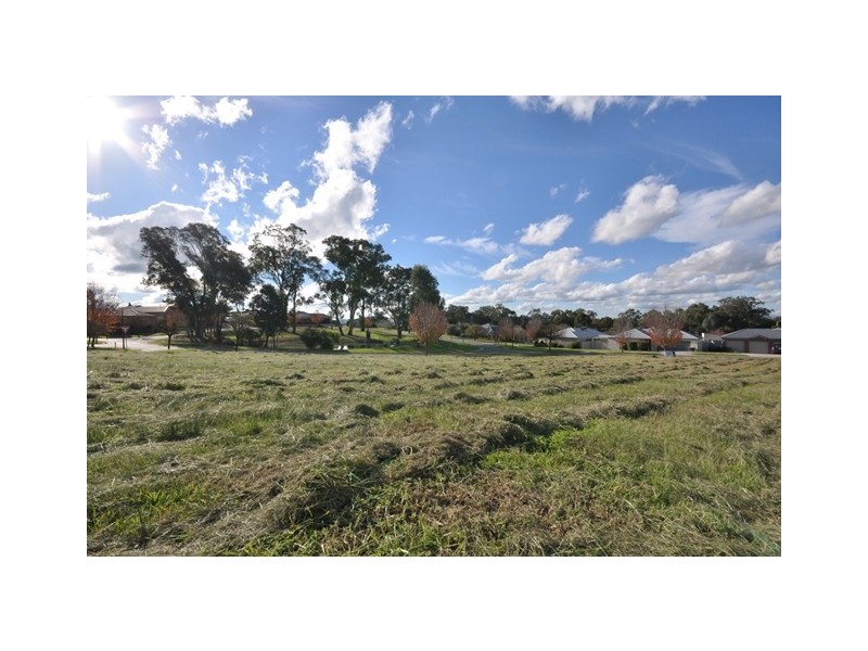 2-4 Montclair Avenue, Wodonga VIC 3690