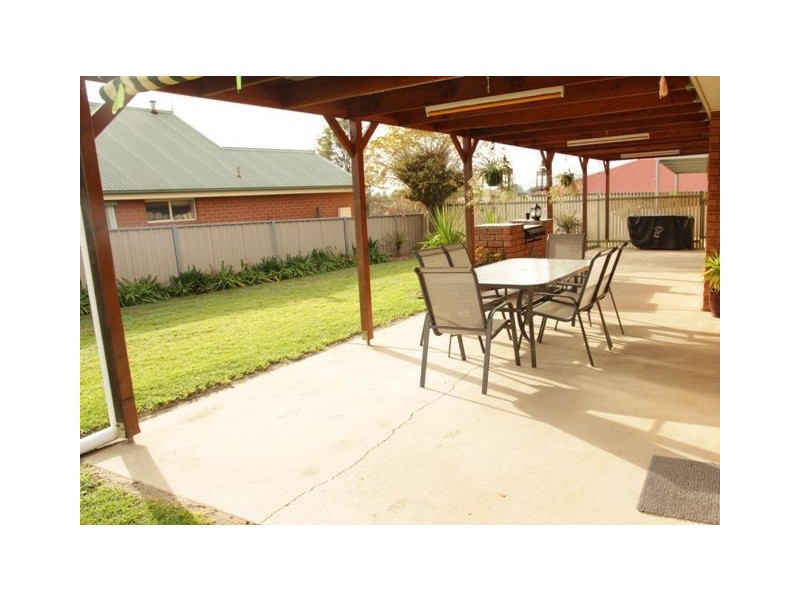 7 Thomas Place, Wodonga VIC 3690