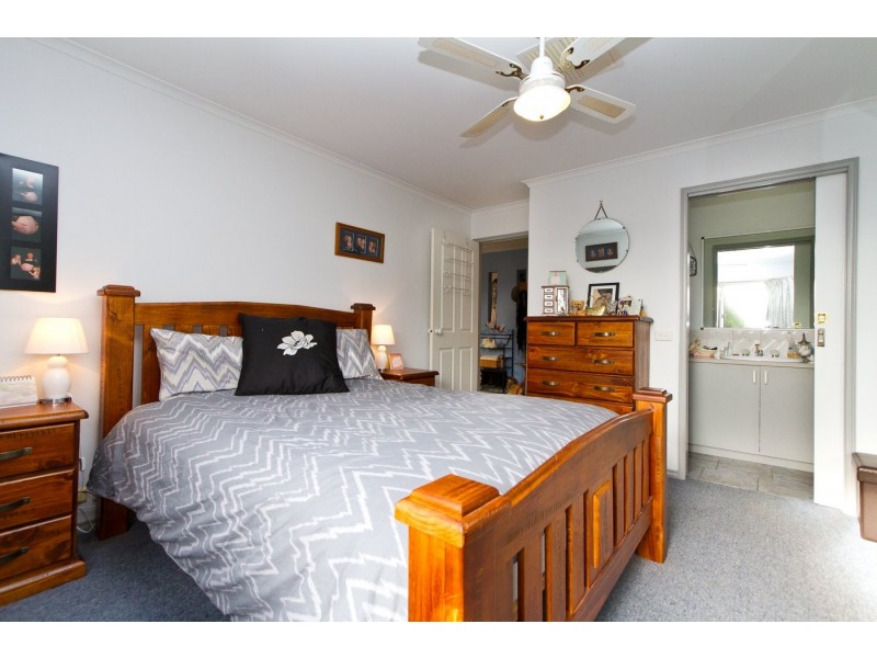 8 Shiels Court,, Wodonga VIC 3690