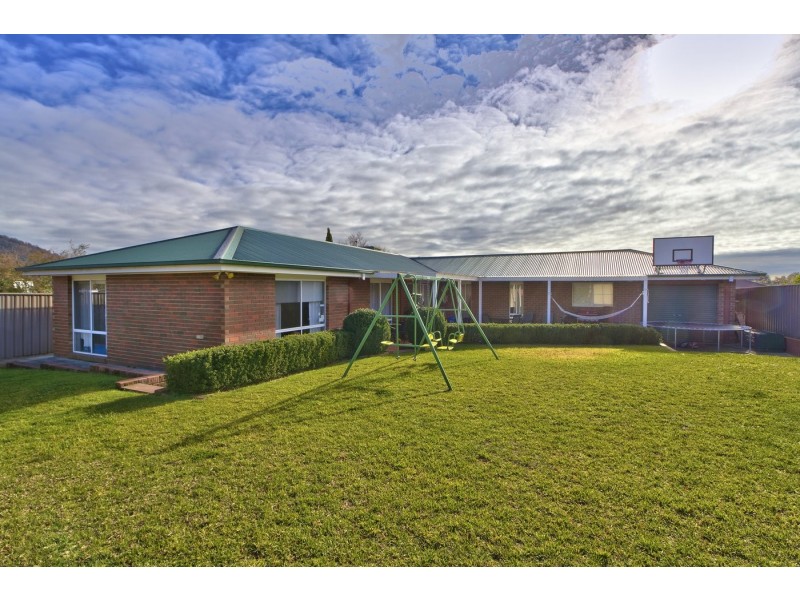 8 Shiels Court,, Wodonga VIC 3690