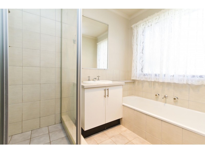 2/11 McMahon Place, Wodonga VIC 3690