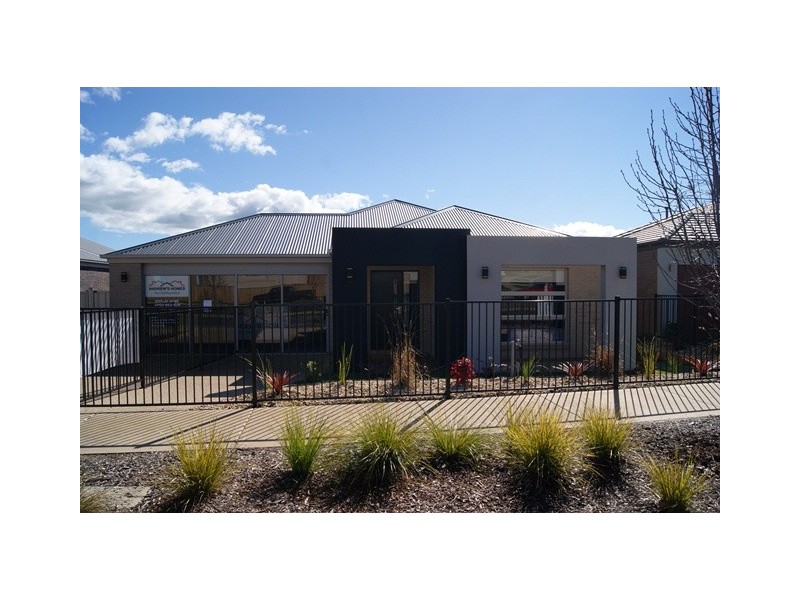 26 Victoria Cross Parade, Wodonga VIC 3690