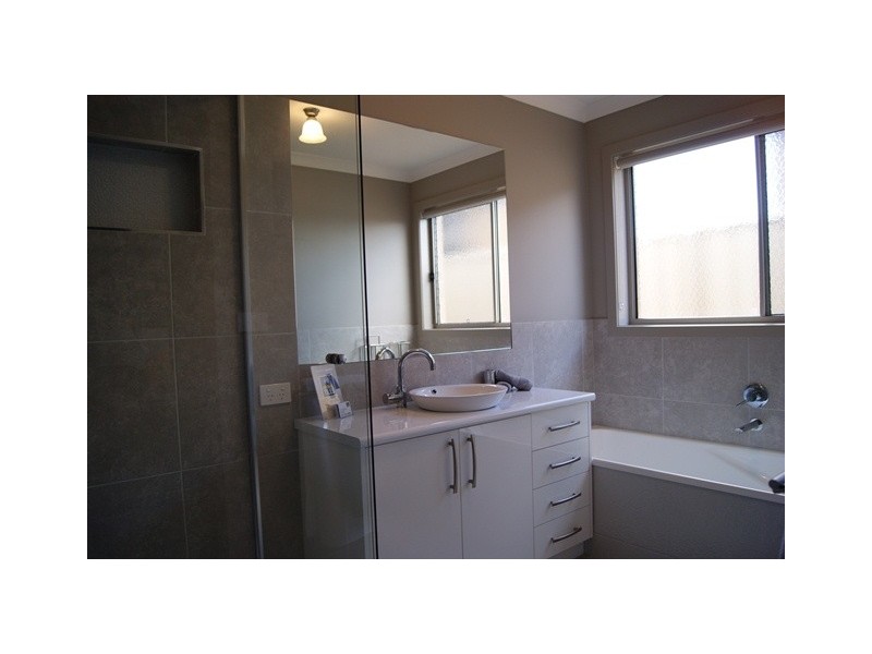 26 Victoria Cross Parade, Wodonga VIC 3690