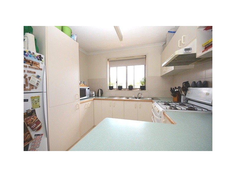 2/27 Edinburgh Circuit, Wodonga VIC 3690