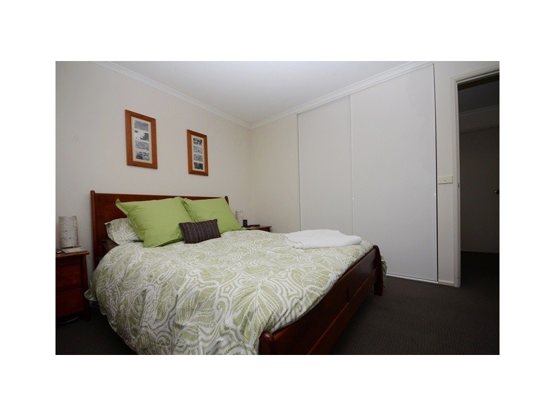 2/27 Edinburgh Circuit, Wodonga VIC 3690