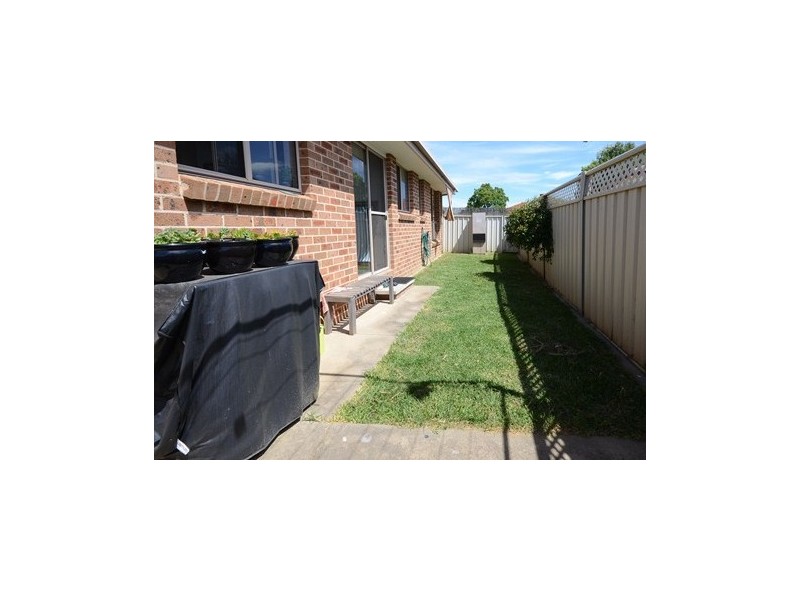 2/27 Edinburgh Circuit, Wodonga VIC 3690