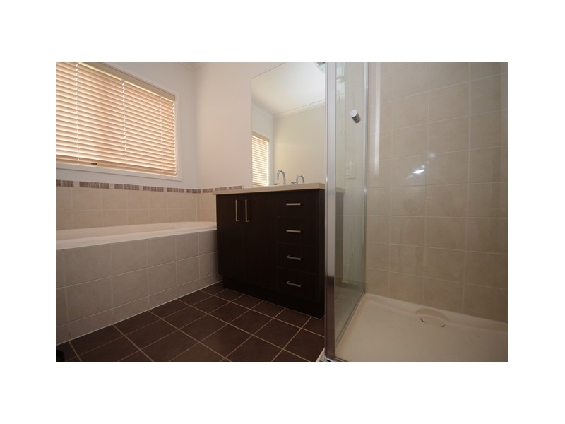 6 Prestwick Place, Wodonga VIC 3690