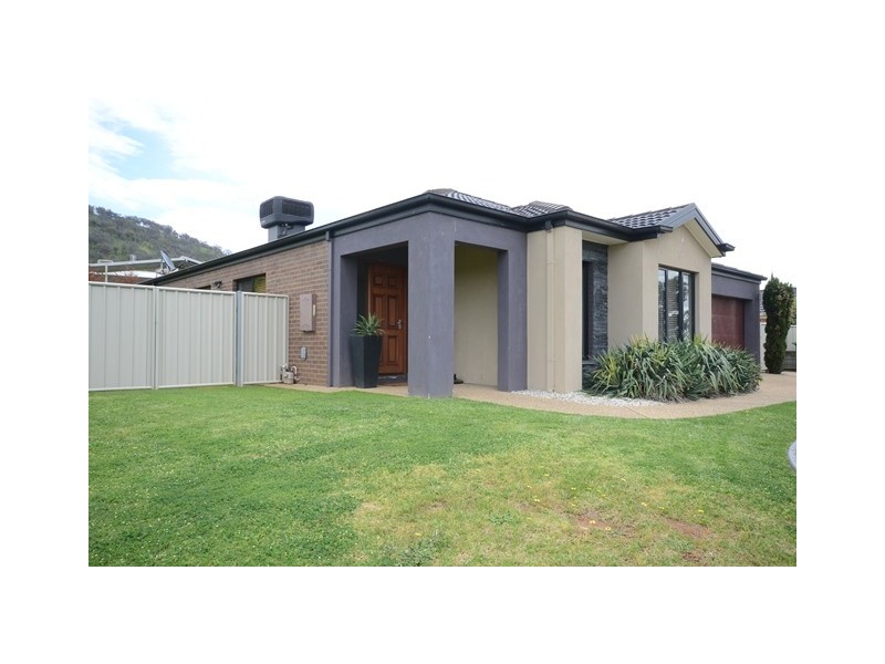 6 Prestwick Place, Wodonga VIC 3690