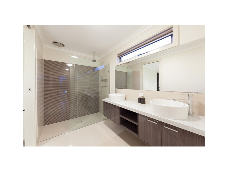 27 Castleton Street, Wodonga VIC 3690