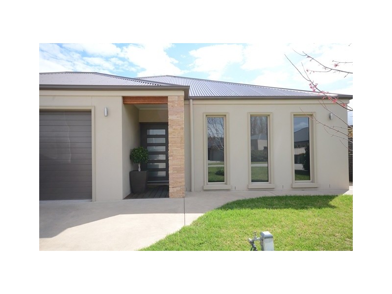 6 The Grange, Wodonga VIC 3690
