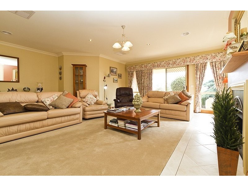 73 Barton Street, Wodonga VIC 3690