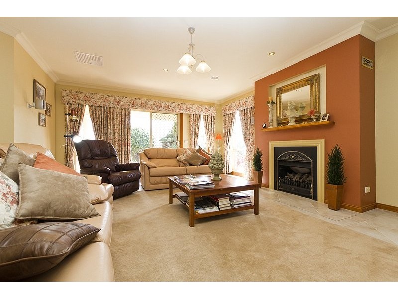 73 Barton Street, Wodonga VIC 3690