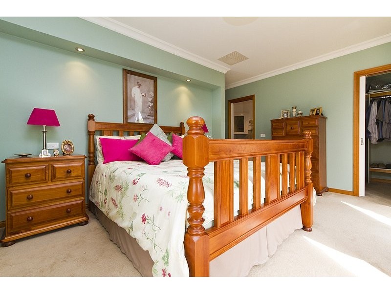 73 Barton Street, Wodonga VIC 3690