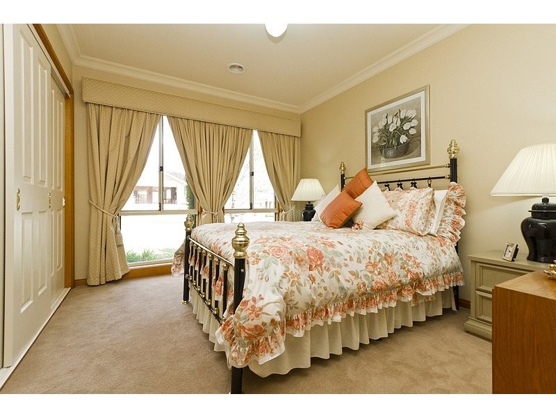 73 Barton Street, Wodonga VIC 3690