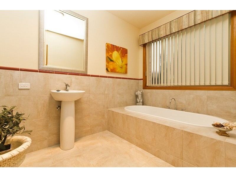 73 Barton Street, Wodonga VIC 3690