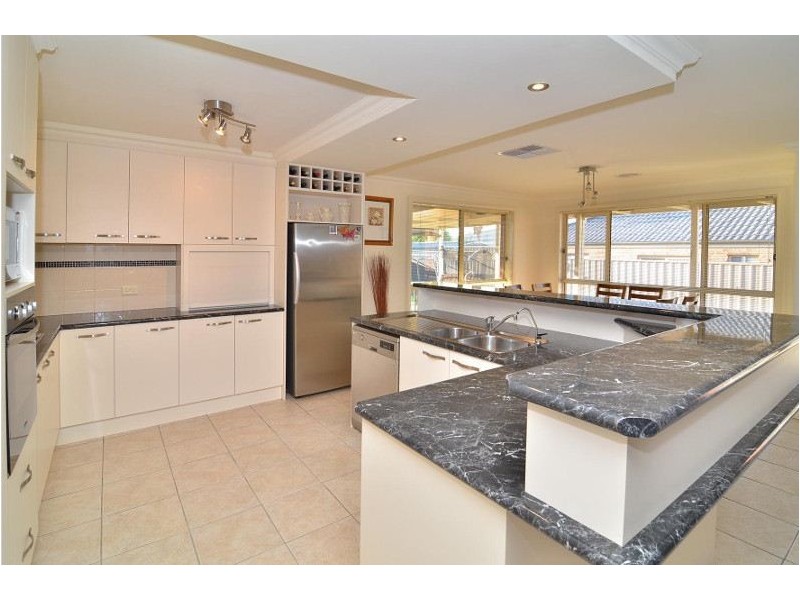 15 Mountain Way, Lavington NSW 2641