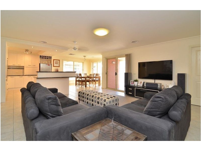15 Mountain Way, Lavington NSW 2641