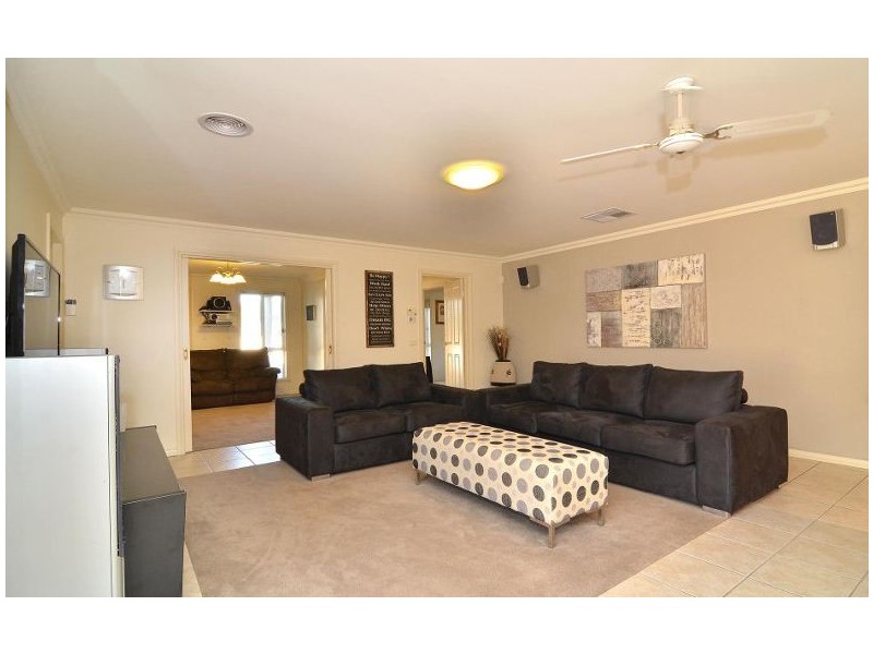 15 Mountain Way, Lavington NSW 2641