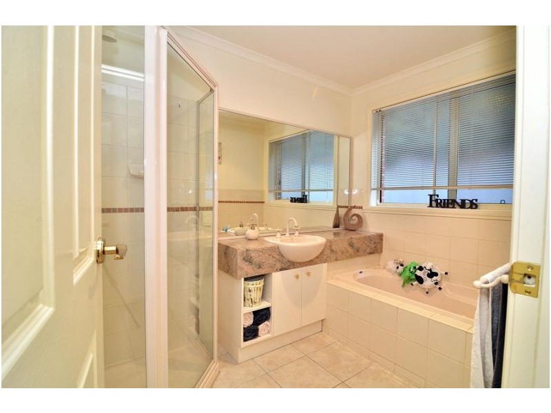 15 Mountain Way, Lavington NSW 2641