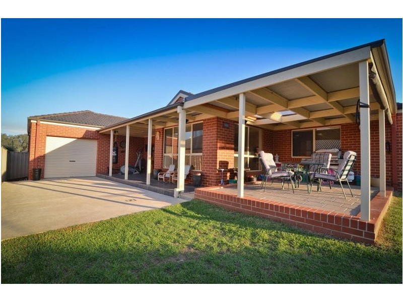 15 Mountain Way, Lavington NSW 2641