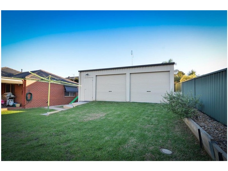 15 Mountain Way, Lavington NSW 2641