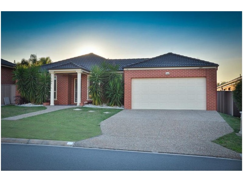 15 Mountain Way, Lavington NSW 2641