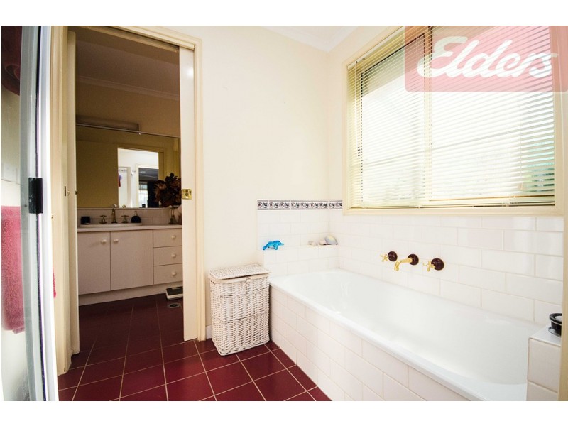 150 Jude Street, Howlong NSW 2643