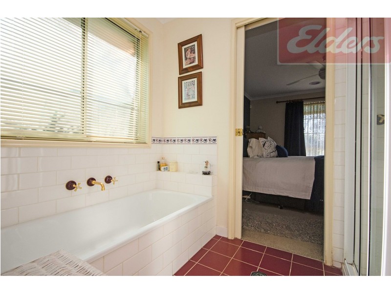 150 Jude Street, Howlong NSW 2643