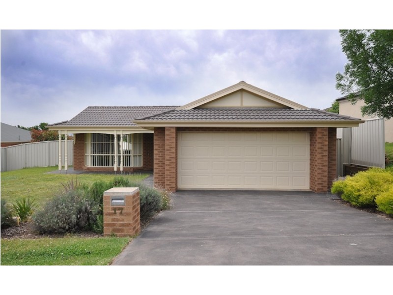 17 Carnoustie Avenue, Wodonga VIC 3690