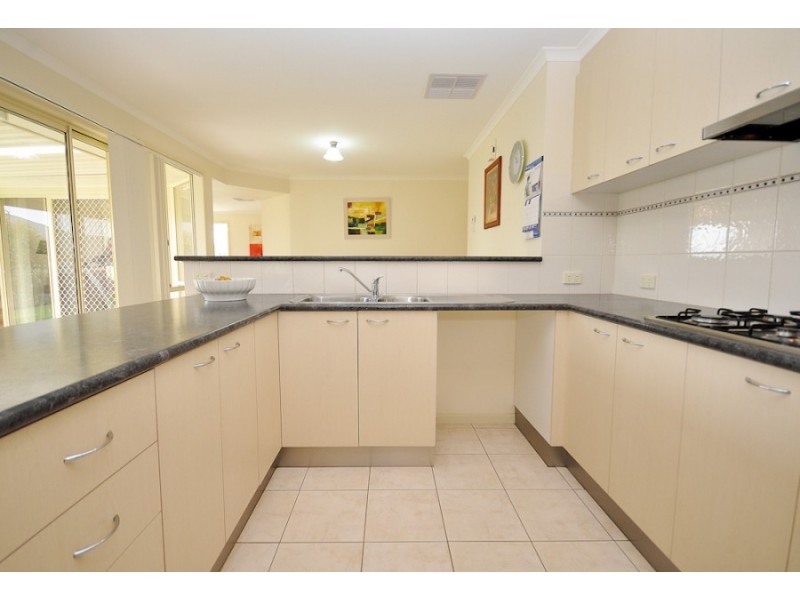 17 Carnoustie Avenue, Wodonga VIC 3690