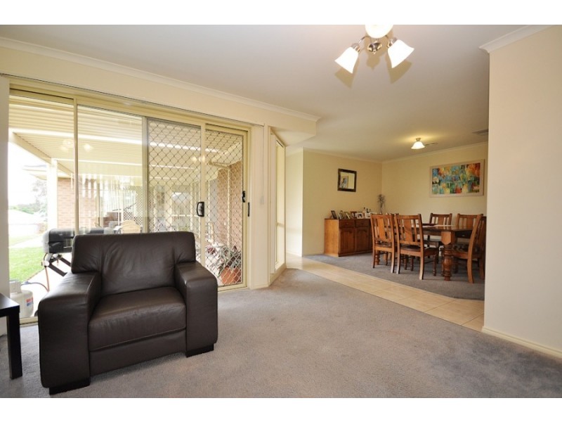 17 Carnoustie Avenue, Wodonga VIC 3690