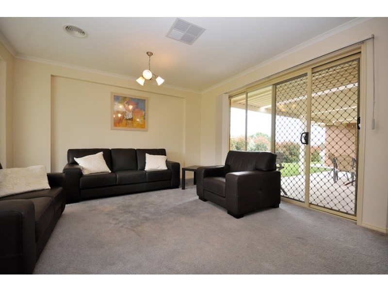 17 Carnoustie Avenue, Wodonga VIC 3690