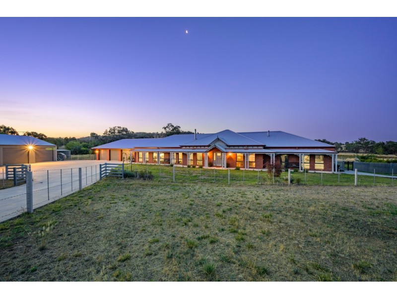 52 Himalaya Drive, Table Top NSW 2640