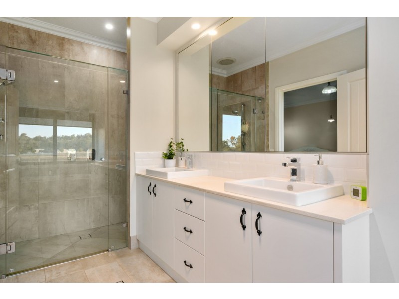 52 Himalaya Drive, Table Top NSW 2640