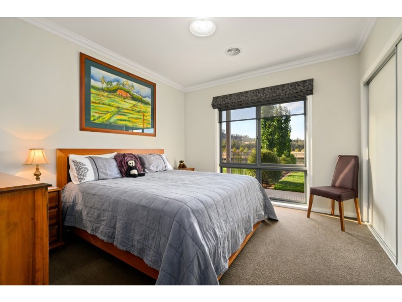 52 Himalaya Drive, Table Top NSW 2640