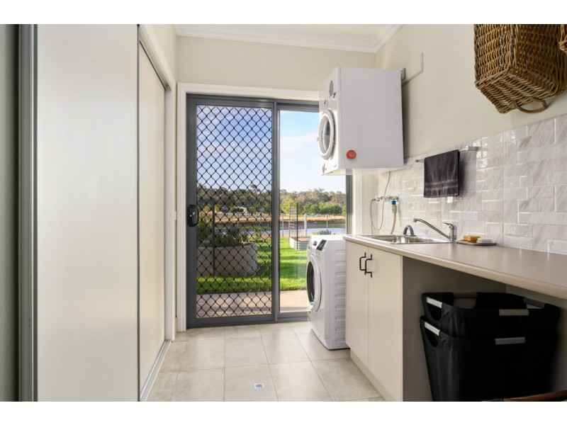 52 Himalaya Drive, Table Top NSW 2640